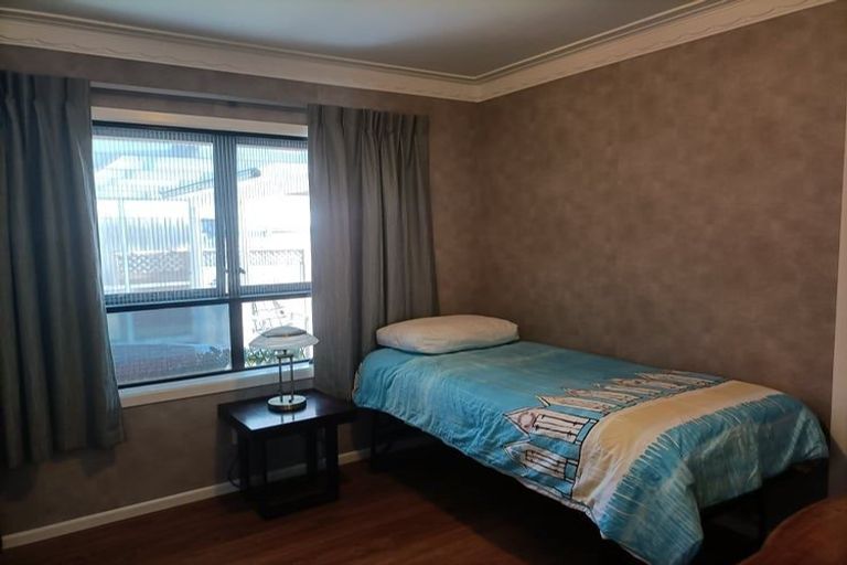 Photo of property in 5 Sutton Crescent, Papatoetoe, Auckland, 2025