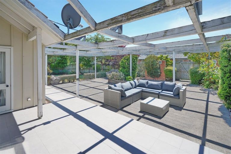 Photo of property in 70b Avonhead Road, Avonhead, Christchurch, 8042