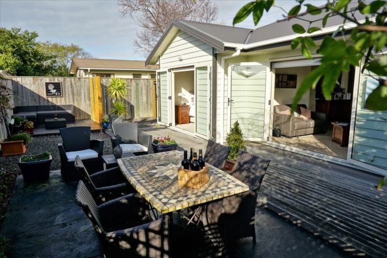 Photo of property in 8 Sackville Street, Martinborough, 5711