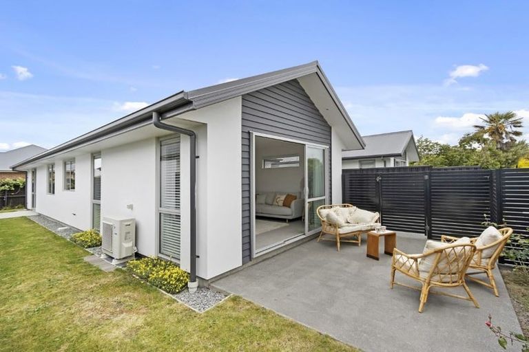 Photo of property in 2/7b Arosa Place, Parklands, Christchurch, 8083
