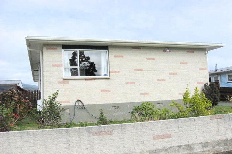 Photo of property in 14 Pencarrow Crescent, Wainuiomata, Lower Hutt, 5014