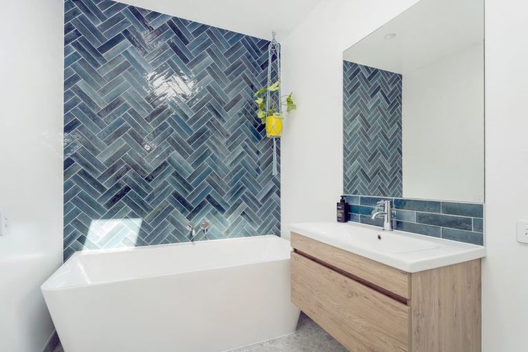 Photo of property in 10 Palm Drive, Whitianga, 3510