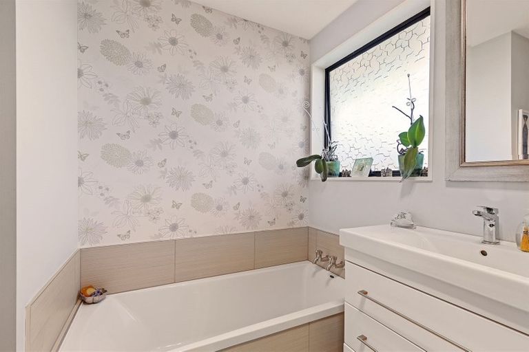 Photo of property in 2/135 Sawyers Arms Road, Northcote, Christchurch, 8052