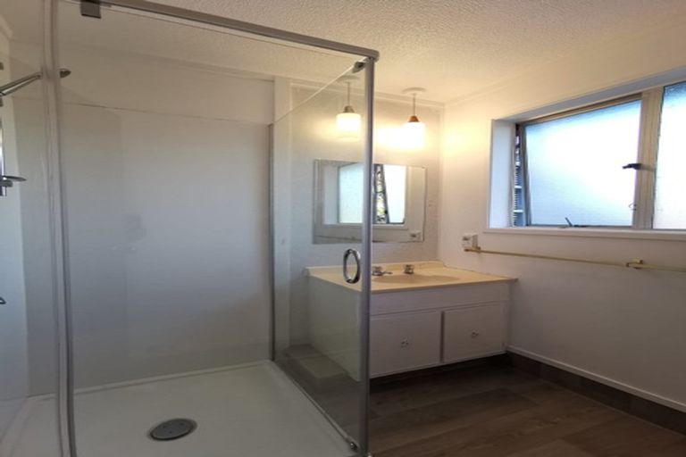 Photo of property in 1/11 Park Avenue, Northcote, Auckland, 0626