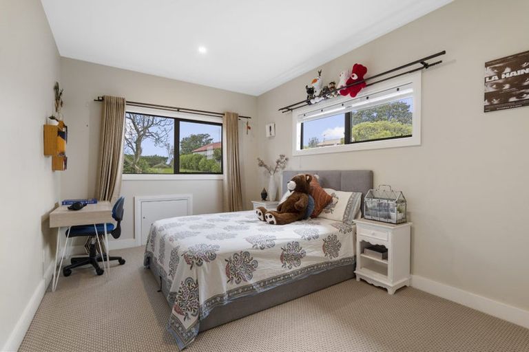 Photo of property in 12 Veale Road, Frankleigh Park, New Plymouth, 4310