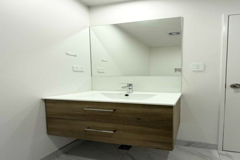 Photo of property in 12d Woodhouse Place, West Harbour, Auckland, 0618