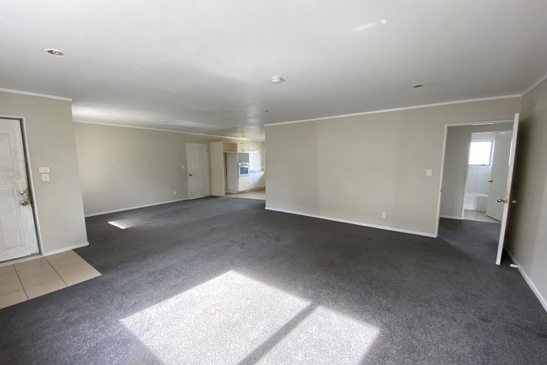 Photo of property in 25 Ginders Drive, Massey, Auckland, 0614