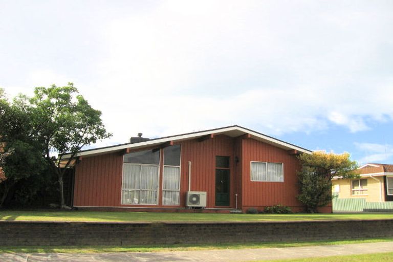 Photo of property in 6 Skerrett Crescent, Tamatea, Napier, 4112