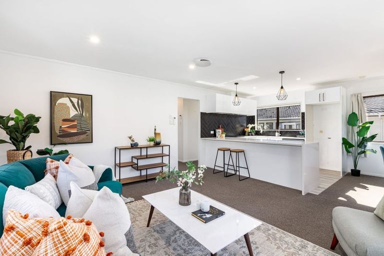 Photo of property in 58 Albatross Close, Whitby, Porirua, 5024