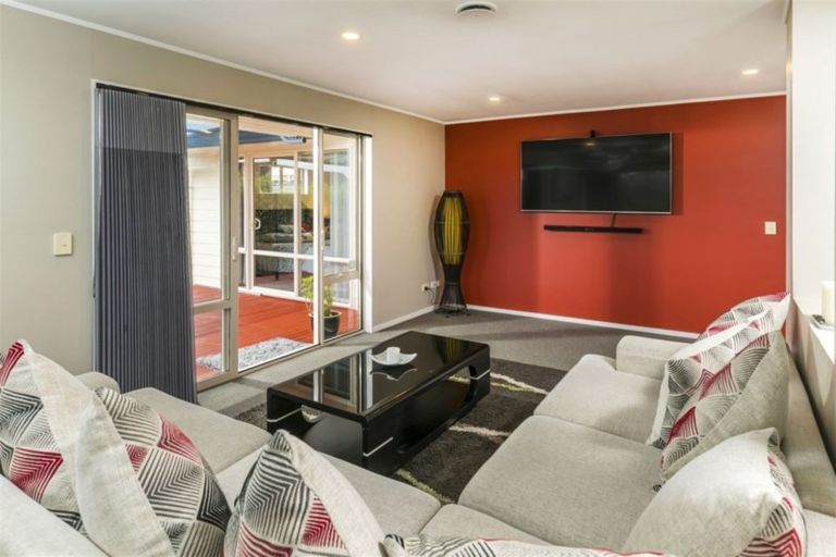 Photo of property in 78 Kingdale Road, Henderson, Auckland, 0610