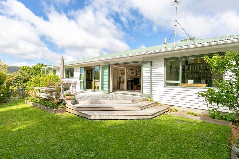 Photo of property in 8 Saint Johns Terrace, Tawa, Wellington, 5028