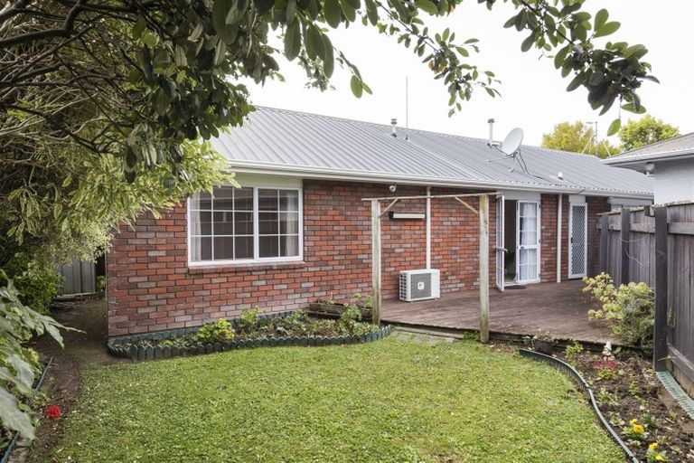 Photo of property in 2a Duna Place, Takaro, Palmerston North, 4412