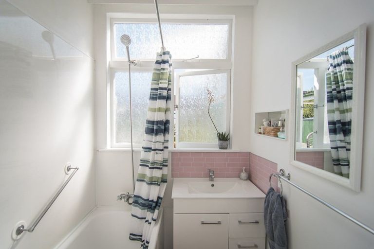 Photo of property in 37 Raymond Street, West End, Timaru, 7910