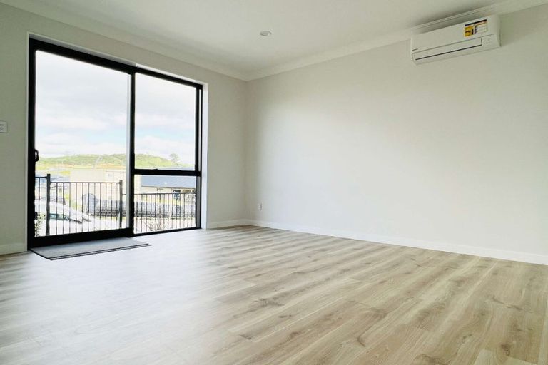 Photo of property in 40 Kotuitui Drive, Wainui, 0992