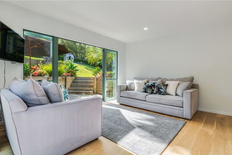 Photo of property in 1/39 Seaton Road, Murrays Bay, Auckland, 0630
