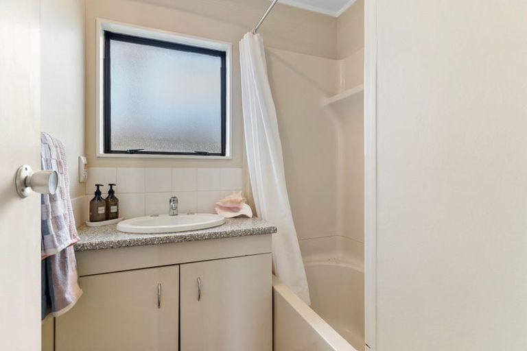 Photo of property in 2/5 Bolina Crescent, Pakuranga, Auckland, 2010