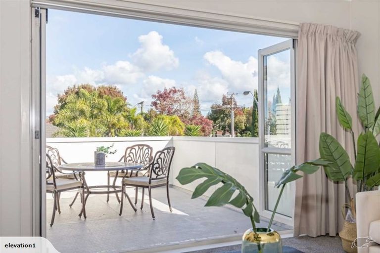 Photo of property in 69 Buscomb Avenue, Henderson, Auckland, 0610