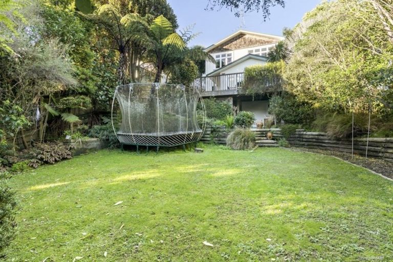 Photo of property in 93 Northland Road, Northland, Wellington, 6012