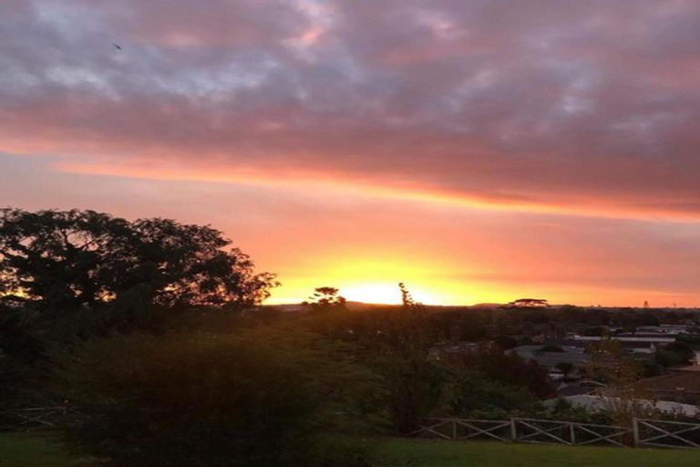 Photo of property in 142 Ti Rakau Drive, Pakuranga, Auckland, 2010