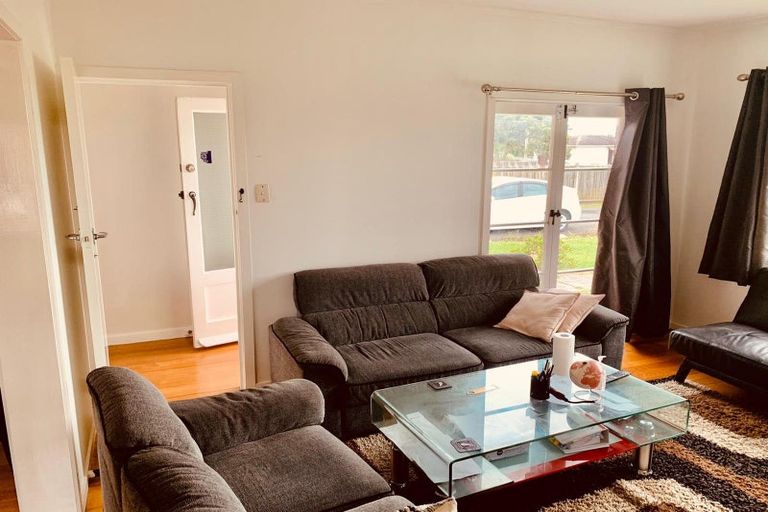 Photo of property in 32 Reid Road, New Lynn, Auckland, 0600