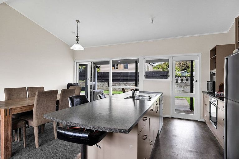 Photo of property in 6 Climie Crescent, Hawera, 4610