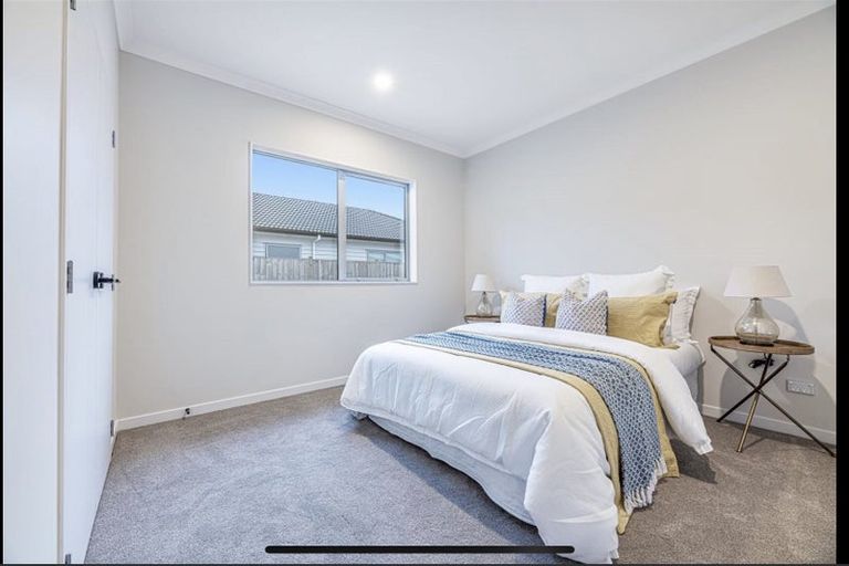 Photo of property in 15 Walter Ruddock Avenue, Kumeu, 0810