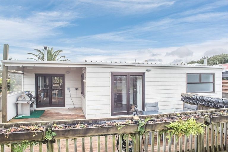 Photo of property in 82 Martin Road, Paraparaumu Beach, Paraparaumu, 5032
