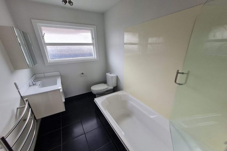 Photo of property in 1/28 Aikmans Road, Merivale, Christchurch, 8014