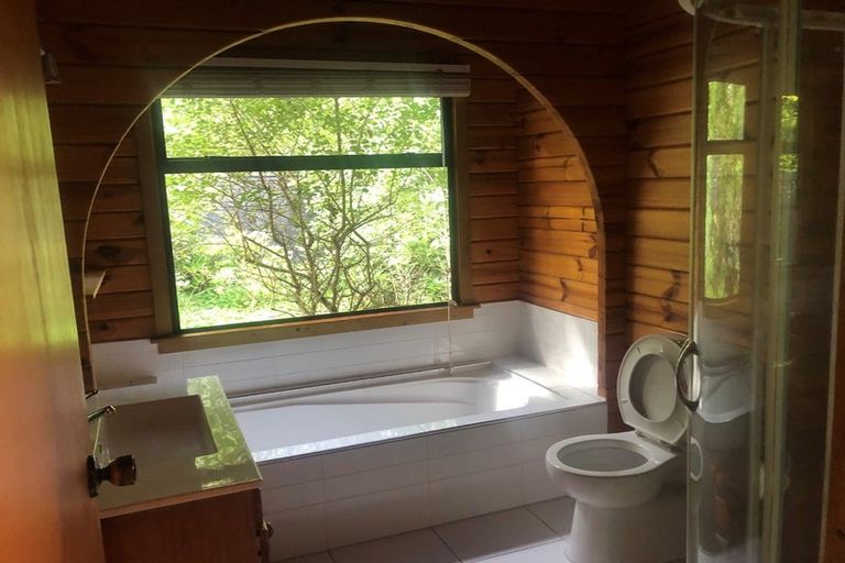 Photo of property in 7 Traffic Road, Greenhithe, Auckland, 0632