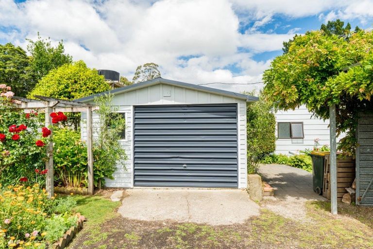 Photo of property in 31 Lake View Street, Waihola, Milton, 9073