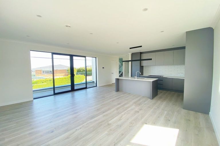 Photo of property in 37c Forrest Hill Road, Milford, Auckland, 0620