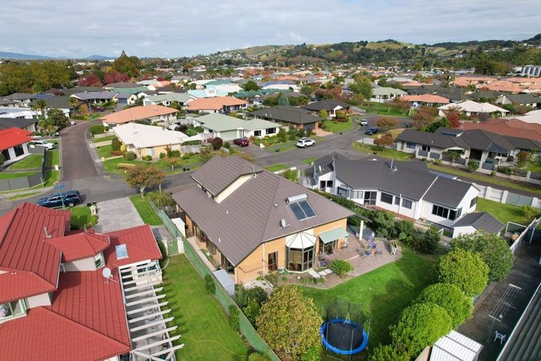 Photo of property in 10 Knightsbridge Place, Taradale, Napier, 4112