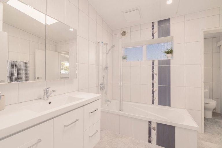 Photo of property in 20 Derrett Place, Saint Martins, Christchurch, 8022