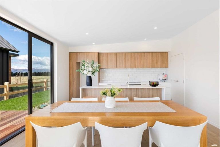 Photo of property in 6 Wallace Place, Wanaka, 9305