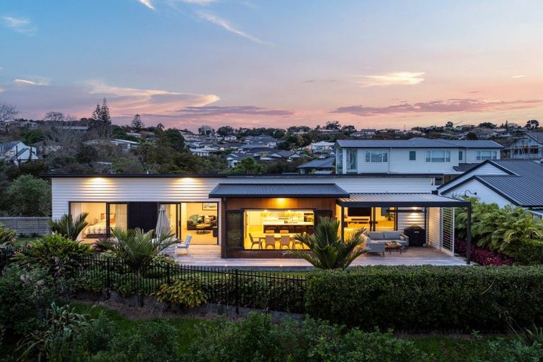 Photo of property in 14 Odlin Lane, Red Beach, 0932