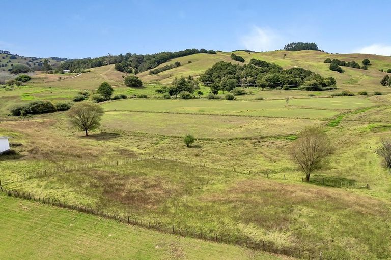Photo of property in 29 Ararua Road, Waiotira, 0193