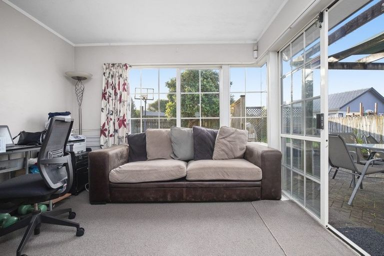 Photo of property in 52 Riverton Drive, Randwick Park, Auckland, 2105