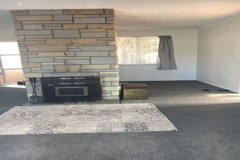 Photo of property in 60 Colwill Road, Massey, Auckland, 0614