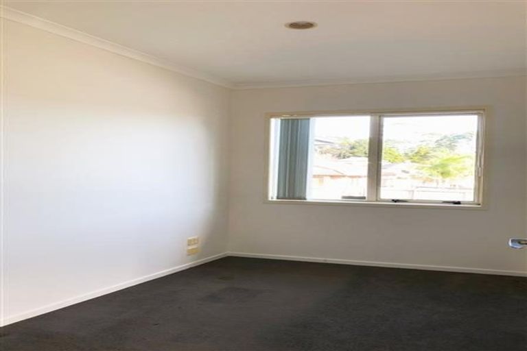 Photo of property in 48 San Marino Drive West, Henderson, Auckland, 0612