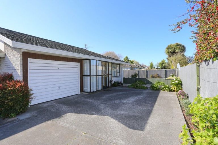 Photo of property in 2/13 Main South Road, Sockburn, Christchurch, 8042