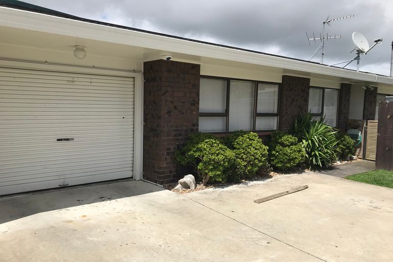Photo of property in 1/6 Walter Strevens Drive, Conifer Grove, Takanini, 2112