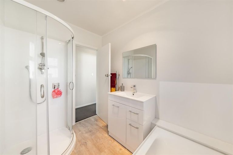 Photo of property in 21 Totara Park Road, Clouston Park, Upper Hutt, 5018