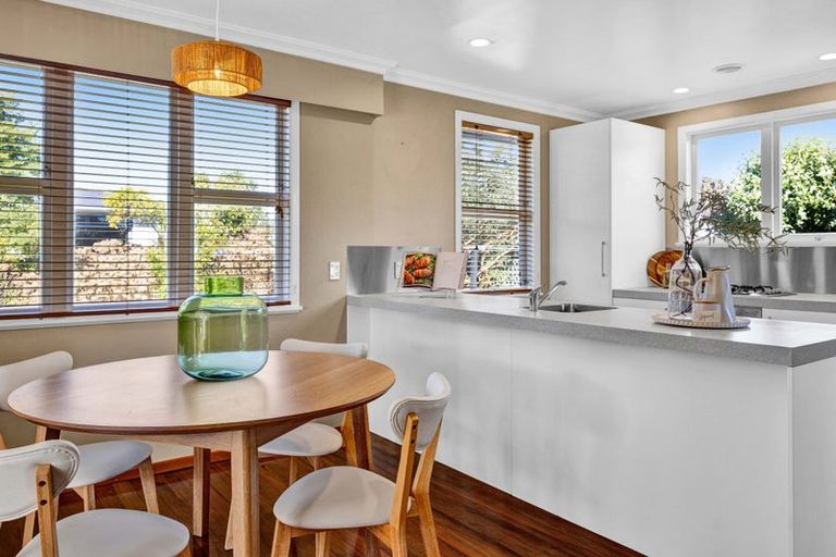 Photo of property in 211 Frankley Road, Frankleigh Park, New Plymouth, 4310