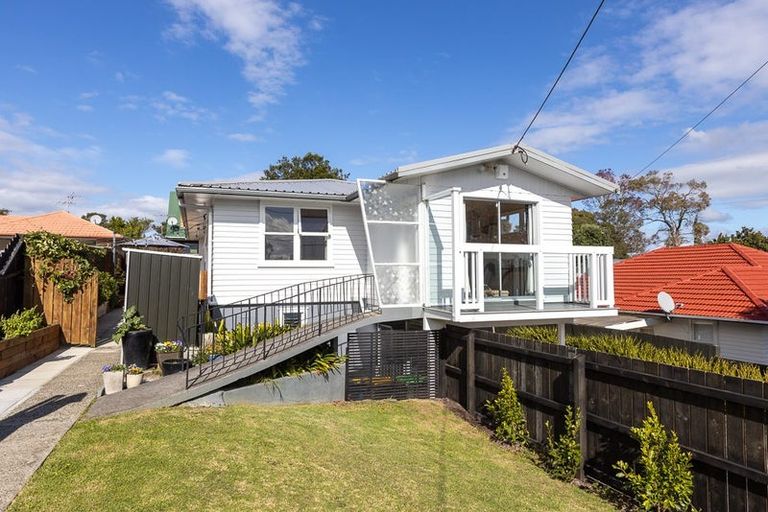 Photo of property in 58 Vodanovich Road, Te Atatu South, Auckland, 0610