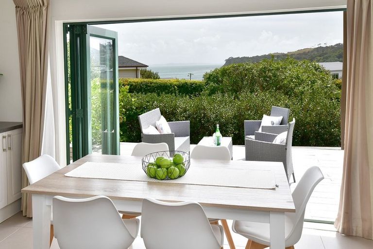 Photo of property in 45 Tindalls Bay Road, Tindalls Beach, Whangaparaoa, 0930