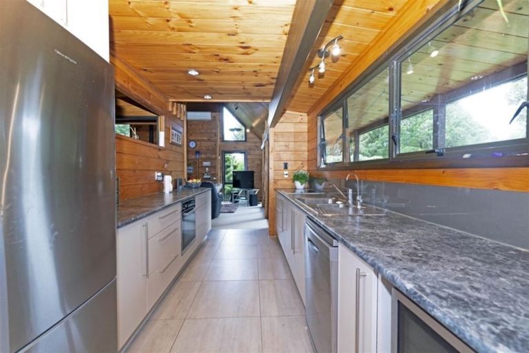 Photo of property in 566 Scenic Drive, Waiatarua, Auckland, 0612