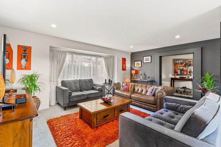 Photo of property in 8 Toledo Avenue, Henderson, Auckland, 0612