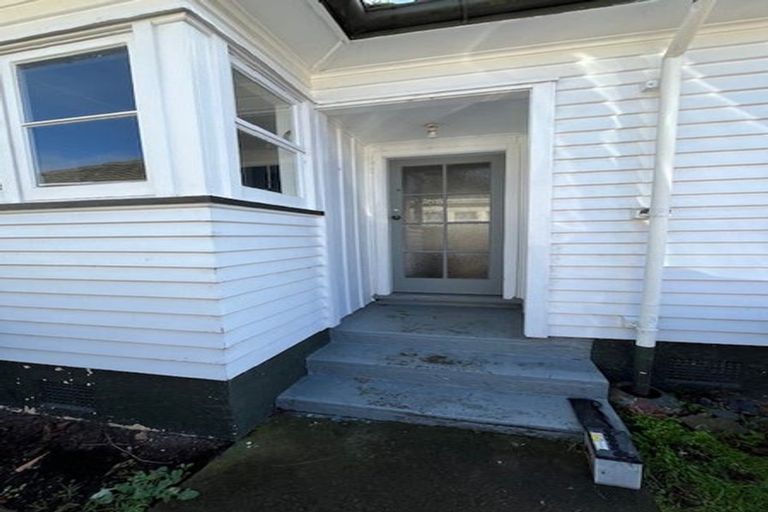 Photo of property in 2/23 Pitcairn Crescent, Bryndwr, Christchurch, 8053