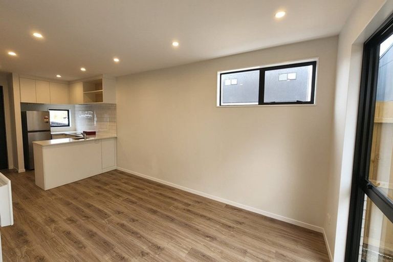 Photo of property in 3/119 Bruce Mclaren Road, Henderson, Auckland, 0612