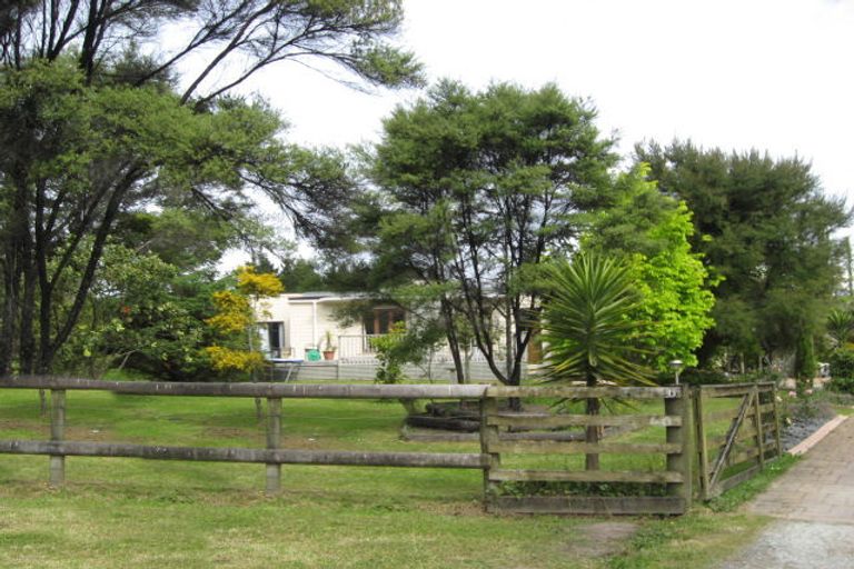 Photo of property in 46 Wintour Road, Waimauku, 0812